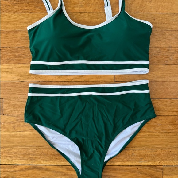 Green and White Retro Bikini Set - Picture 8 of 11